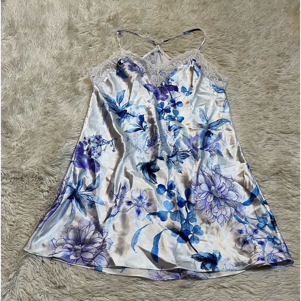 🦋💐🌸 Floral & lace night gown🌸💐🦋